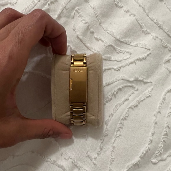 Rose gold fossil watch. - Picture 5 of 8